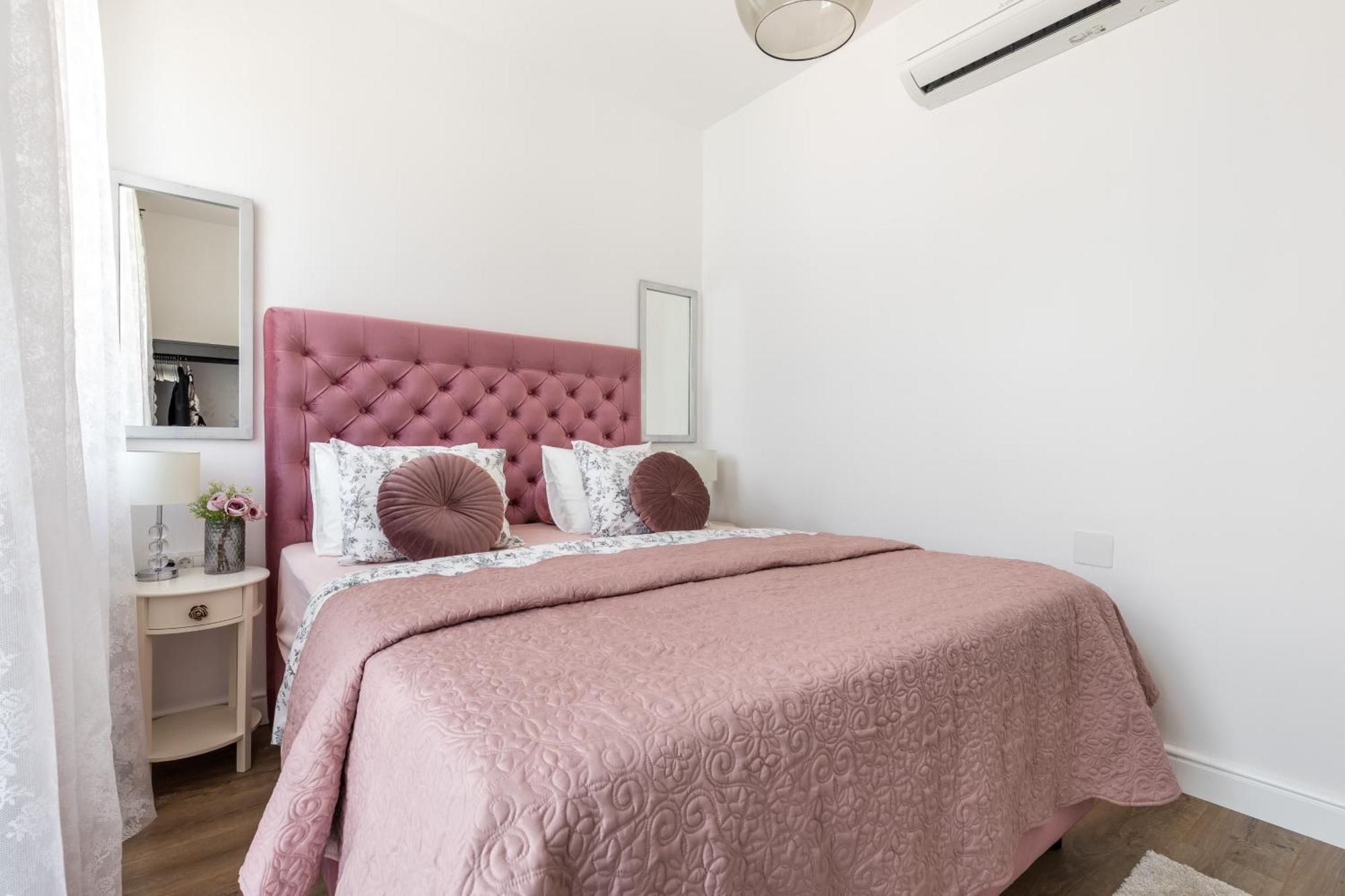 Romantic Apartment With Balcony สปลิท ภายนอก รูปภาพ